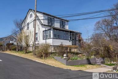 Main picture of 3949 Rombouts Ave