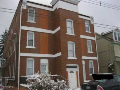 Main picture of 225 Park Ave