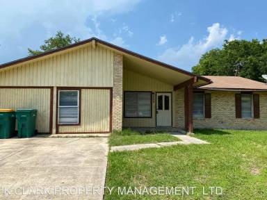 Main picture of 200 Royal Dr