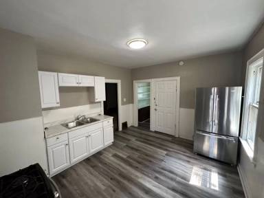 Main picture of 3266 N 35th St