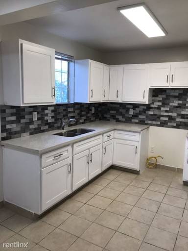 Main picture of 1321 W 2nd St