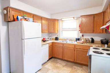 Main picture of 1405 W Jackson St