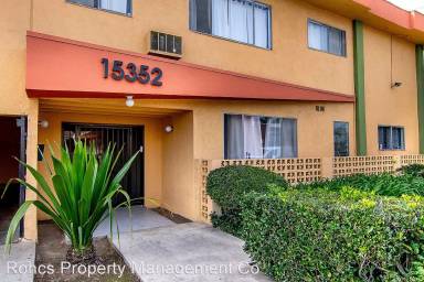 Main picture of 15352 Vanowen St