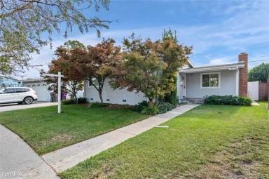 Main picture of 2751 Vuelta Grande Ave