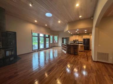 Main picture of 1096 Swan Horseshoe Dr