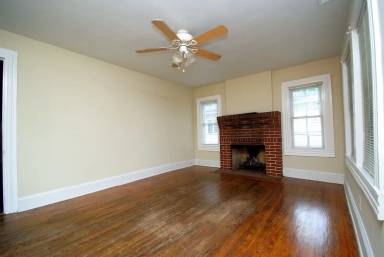 Main picture of 710 E Elm St