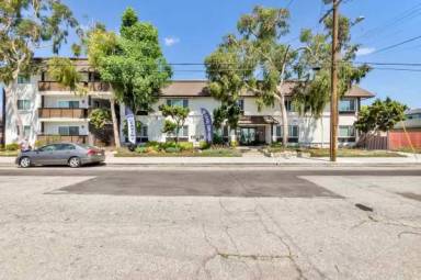 Main picture of 4117 W 129th St