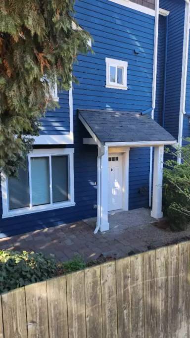 Main picture of 8817B Delridge Way SW