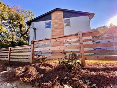 Main picture of 536 College St