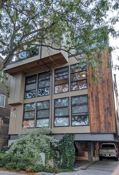 Main picture of 221 23rd Ave E