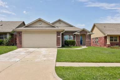 Main picture of 2813 Edgemere Dr