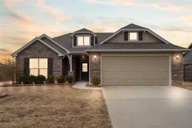 Main picture of 3502 E 143rd Ct S
