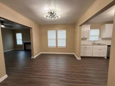 Main picture of 427 W Woldert St