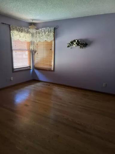 Main picture of 900 Ferndale St S