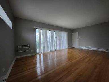 Main picture of 3125 W 79th St