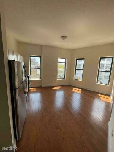Main picture of 657 Flushing Ave