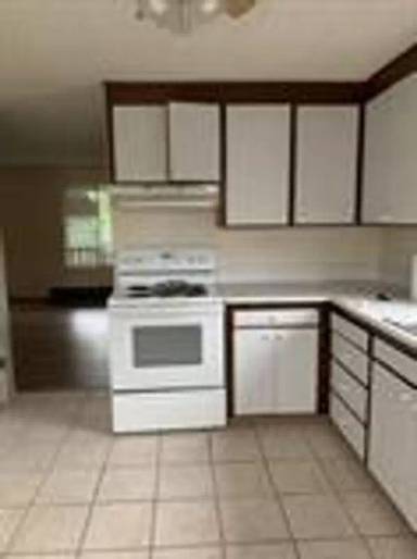 Main picture of 703 Broadway St