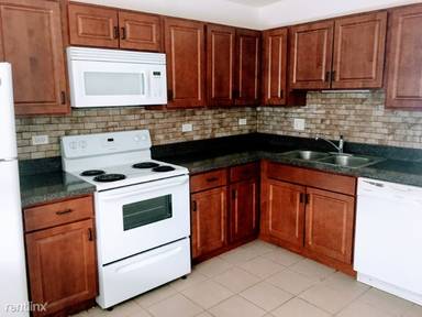 Main picture of 7713 Woodward Ave