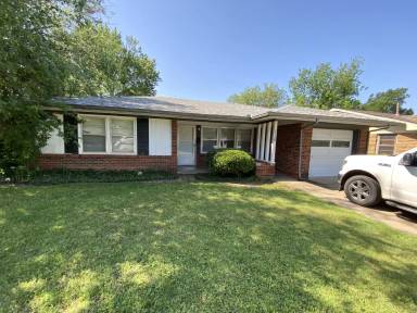 Main picture of 2118 Carlton Way