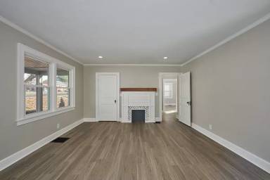 Main picture of 2301 Memorial Blvd
