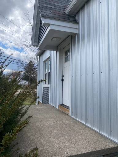 Main picture of 40700 Utica Rd
