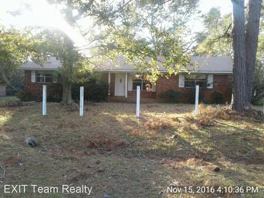 Main picture of 400 Lakeview Dr