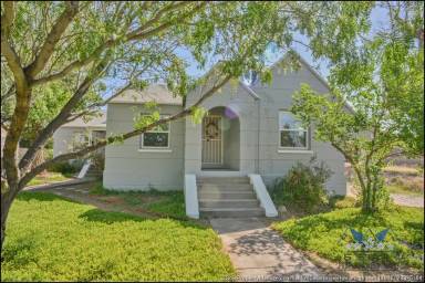 Main picture of 2402 N Kansas St