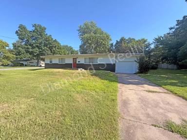 Main picture of 3209 E Gasconade St