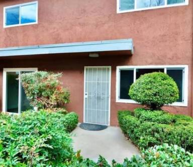 Main picture of 1060 E Washington Ave