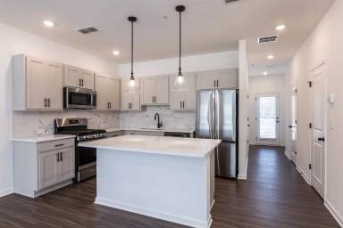 Main picture of 5542 Highland St