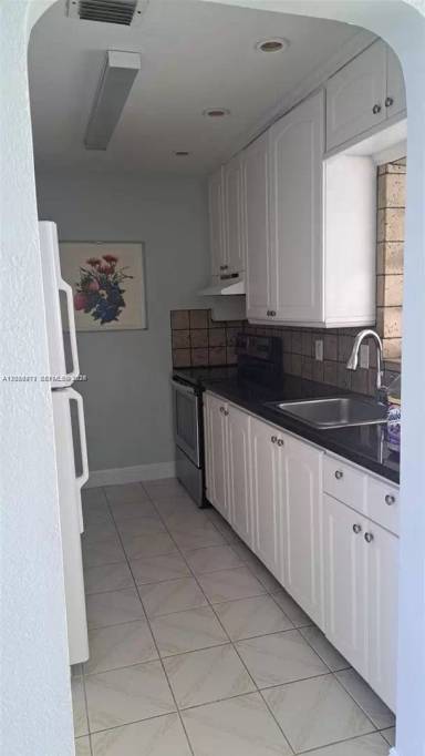 Main picture of 5813 SW 140th Ave