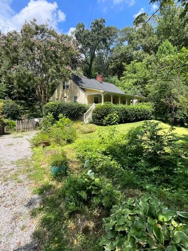 Main picture of 2451 Lyndhurst Ave