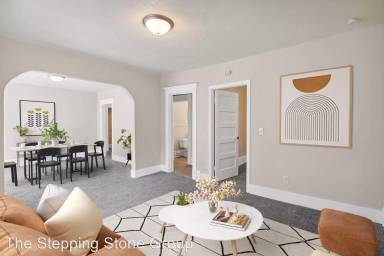 Main picture of 921 Queen Ave N