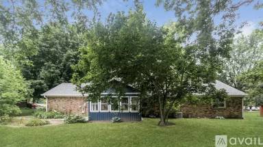 Main picture of 874 Sleepy Hollow Pl