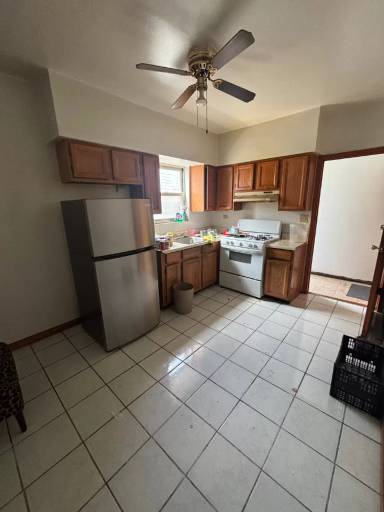 Main picture of 3043 W Montrose Ave
