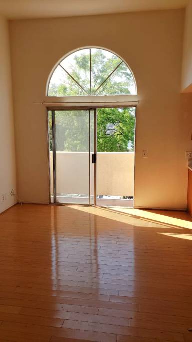 Main picture of 2305 Glendale Blvd