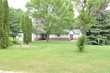 Main picture of 611 Main St S