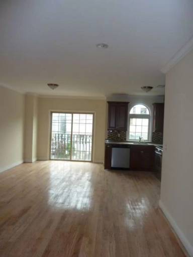 Main picture of 106 Tichenor St