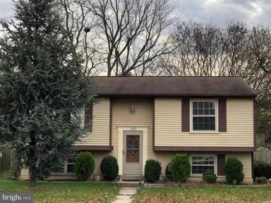 Main picture of 456 Center St