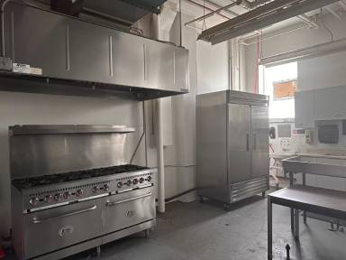 Main picture of 132 E 6th St