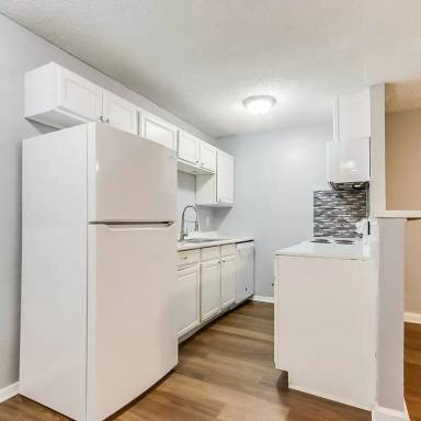 Main picture of 111 E Rogers St