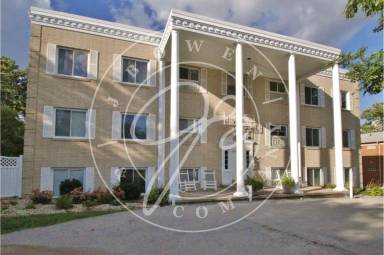 Main picture of 4044 W Bancroft St