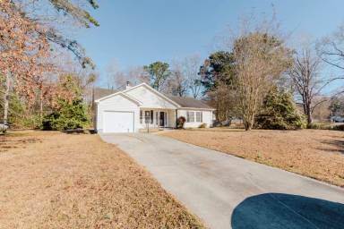 Main picture of 114 Live Oak Dr