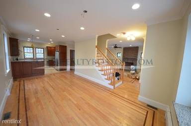 Main picture of 160 Bigelow St