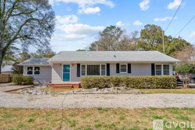 Main picture of 118 Hawthorne Dr