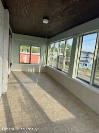 Main picture of 101 W 4th St