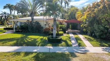 Main picture of 6810 SW 49th St