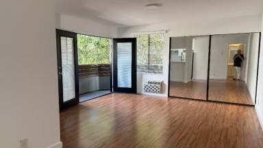 Main picture of 7044 Hawthorn Ave