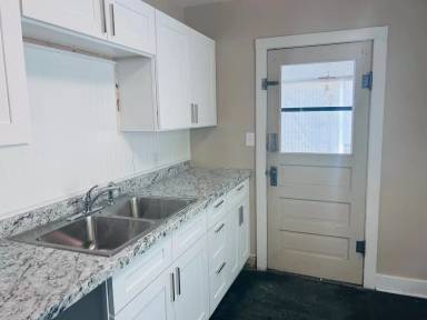 Main picture of 440 Winona St