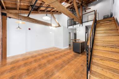 Main picture of 720 York St